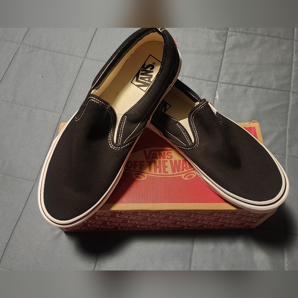 Vans Men's Black Slip-On Shoes - Picture 2 of 7